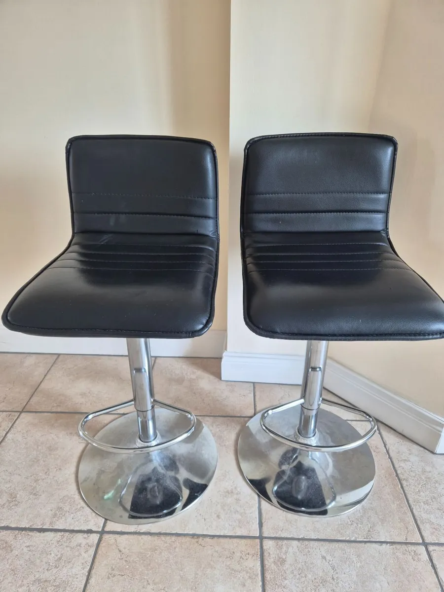 2 Black High Stools