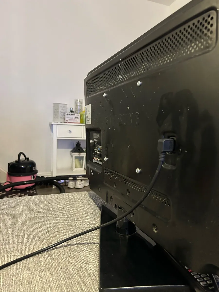 32 inch TV - Image 4