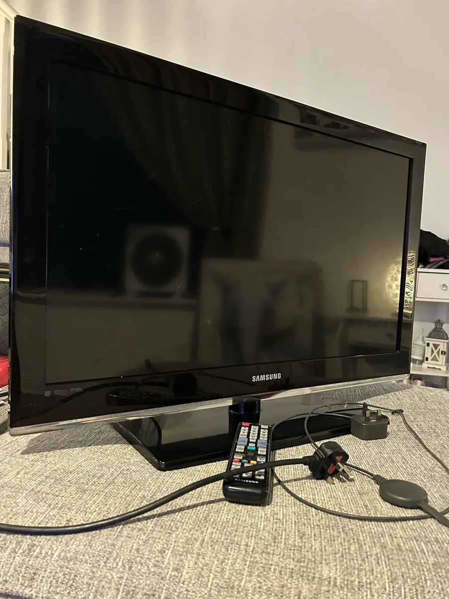 32 inch TV - Image 1
