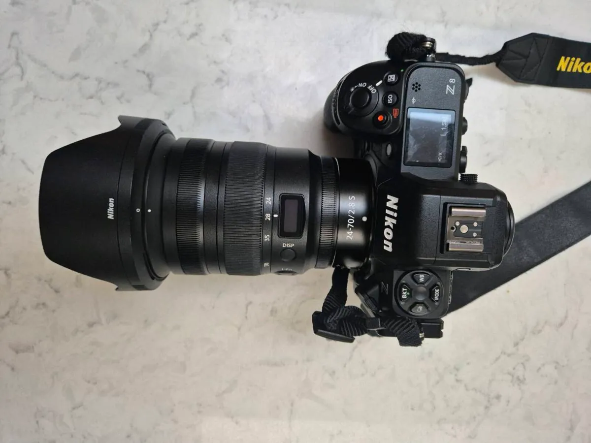 Camera Nikon Z8 plus 5 lens , tripod , big lee set - Image 1