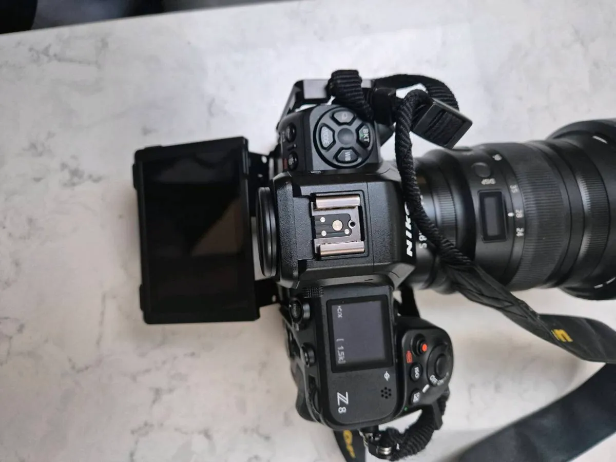Camera Nikon Z8 plus 5 lens , tripod , big lee set - Image 3