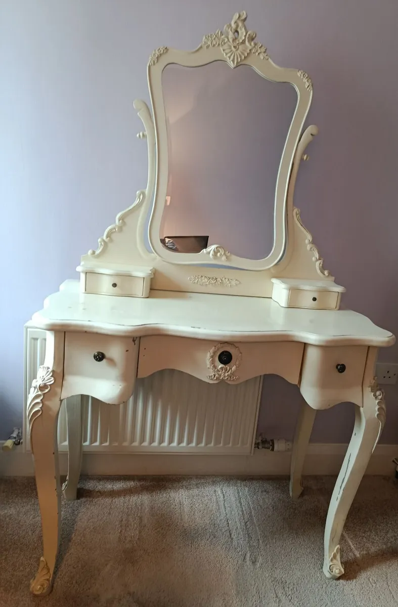 Beautiful French Provincial Style Dresser / Vanity - Image 1
