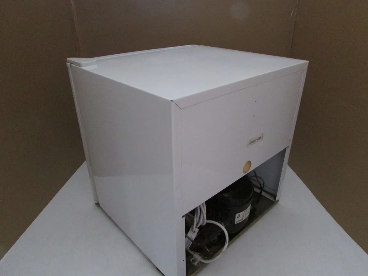 Mini Fridge - Image 4