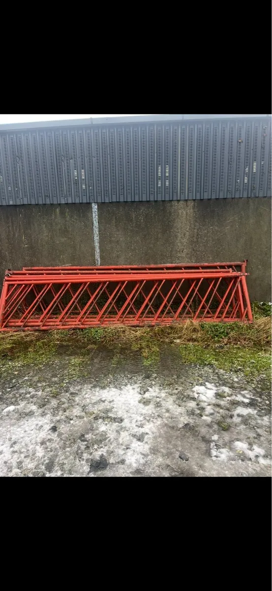 Feeding barriers - Image 1