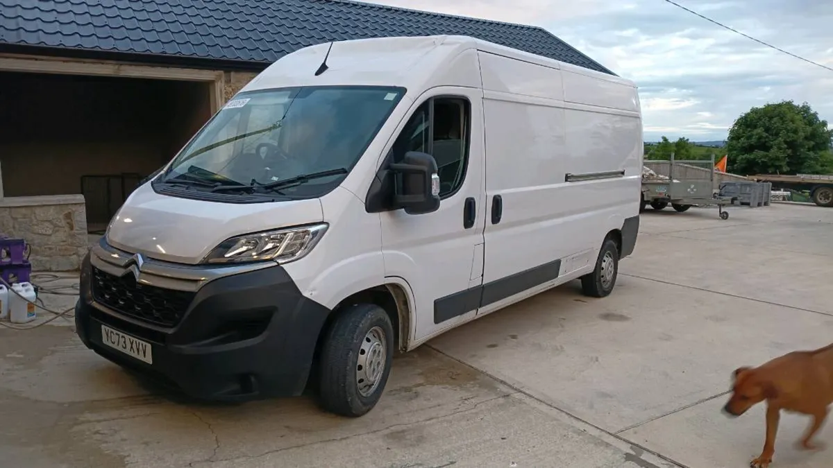 2023 Citroën Relay van 2.2diesel light damage £10k - Image 1
