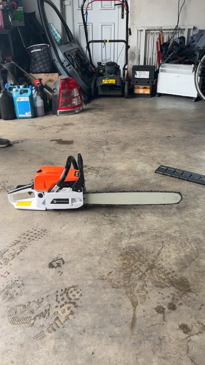 Chainsaw - Image 2