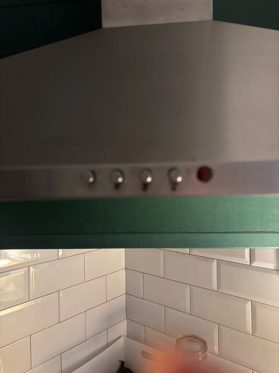 Electric cooker and extractor fan - Image 2