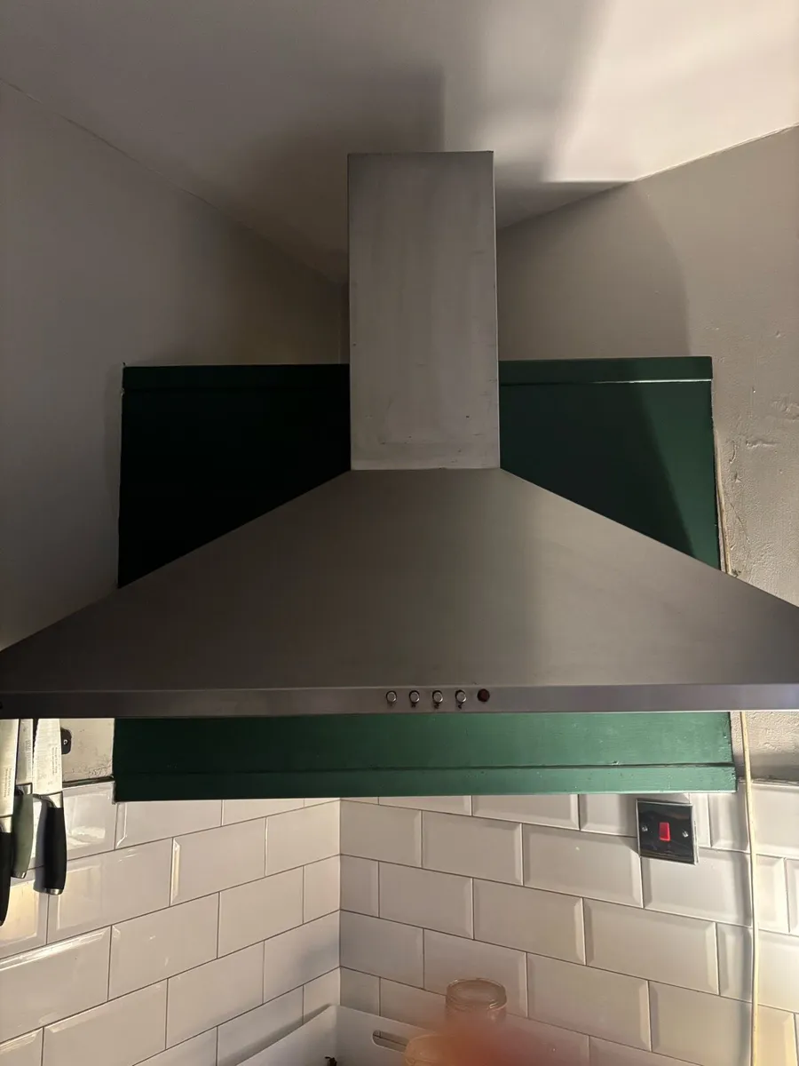 Electric cooker and extractor fan - Image 3