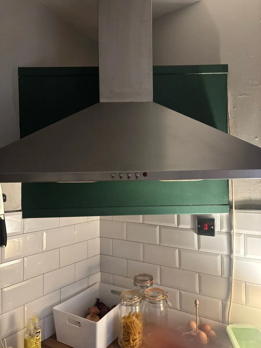 Electric cooker and extractor fan - Image 4