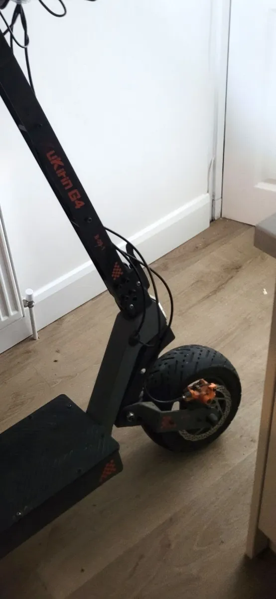 G4 scooter - Image 2