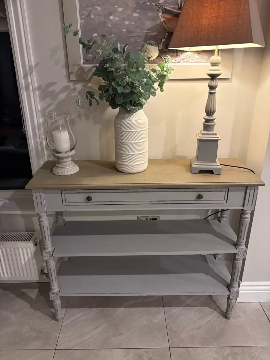 Console table - Image 1