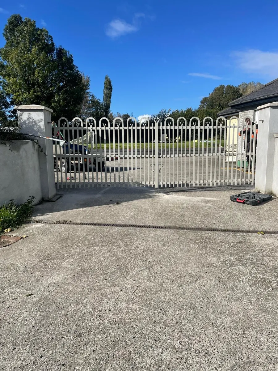 Gates, Railings, Fencing - Image 4