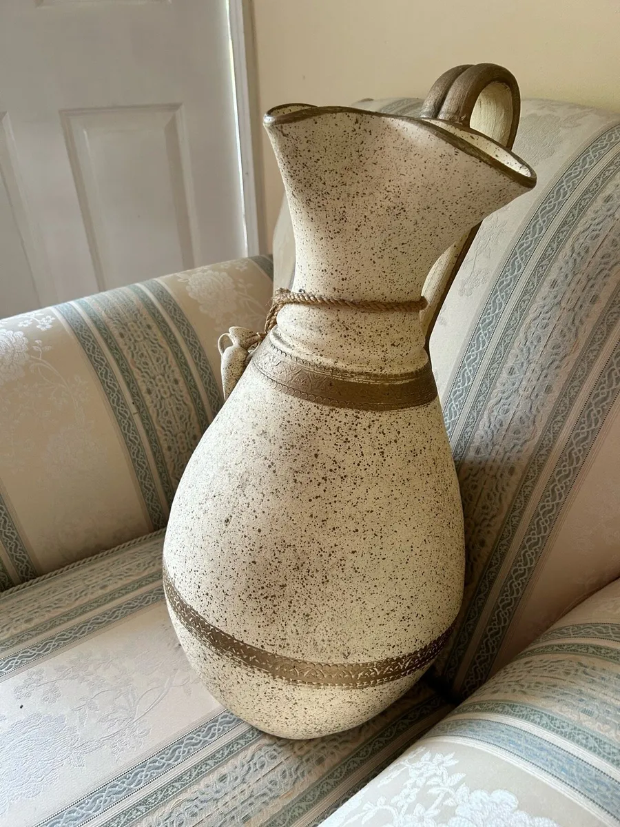 Large beige ceramic vase - Image 4