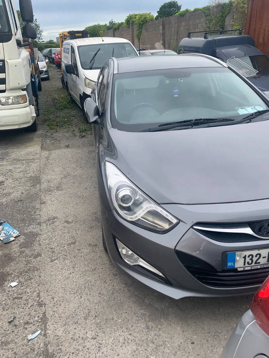 2013 HYUNDAI i40  DIESEL  ESTATE - Image 1