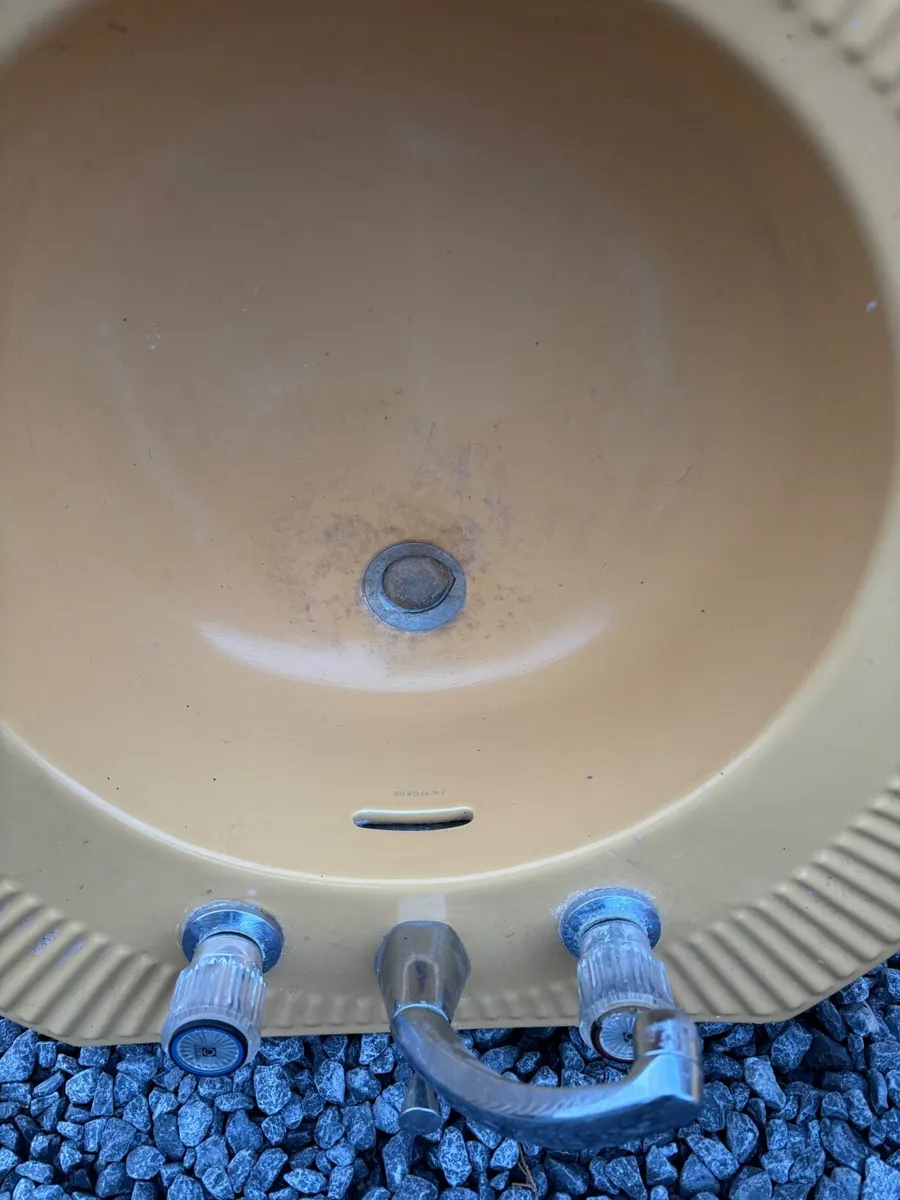 Vintage orange sink and pedestal - Image 2