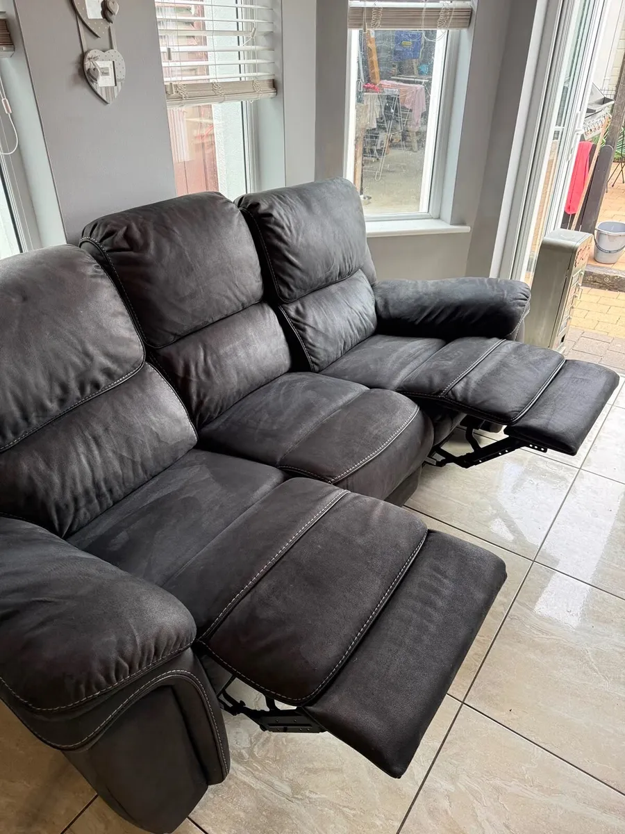 3 seater recliner sofa - Image 4