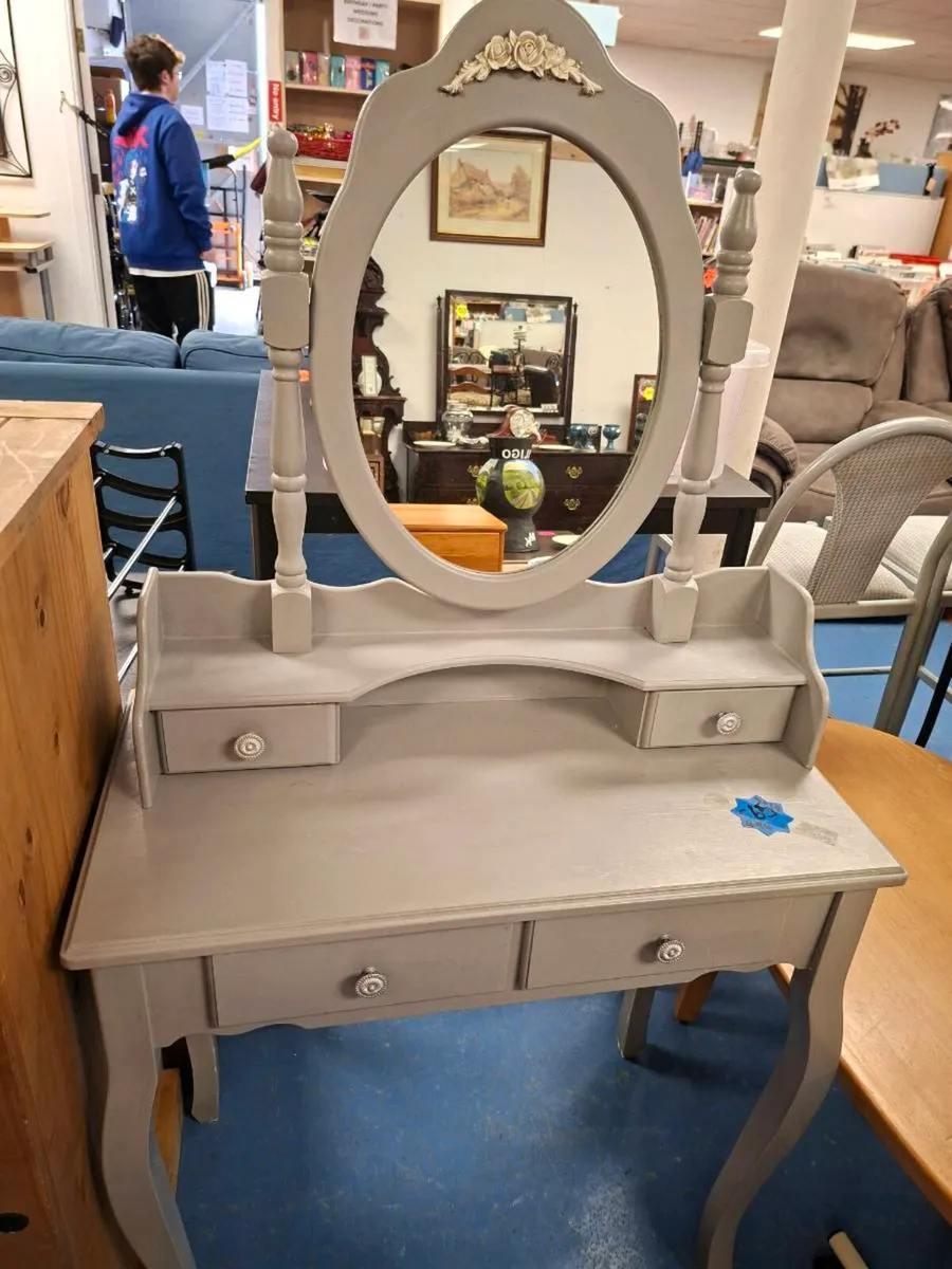 DRESSING TABLE - Image 1