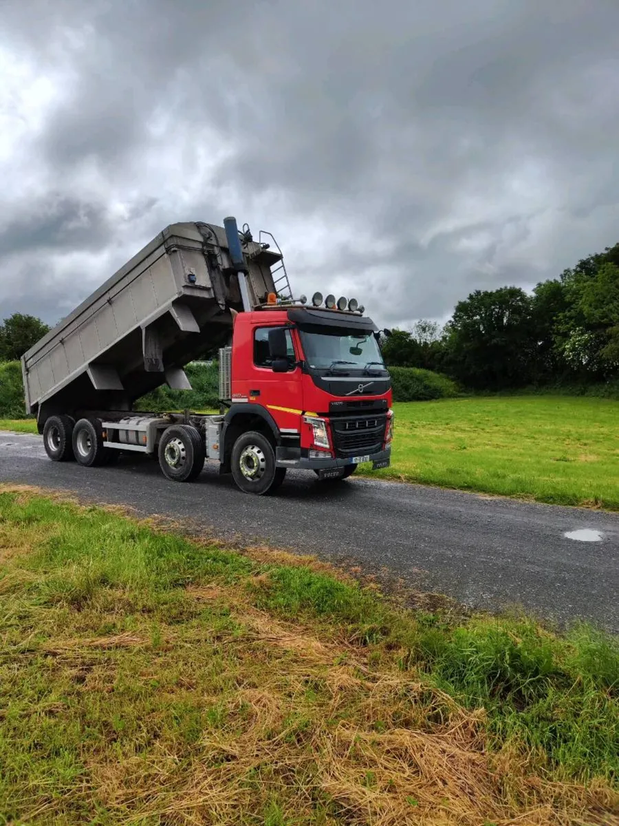 2017 FM Volvo Tipper 460hp - Image 1