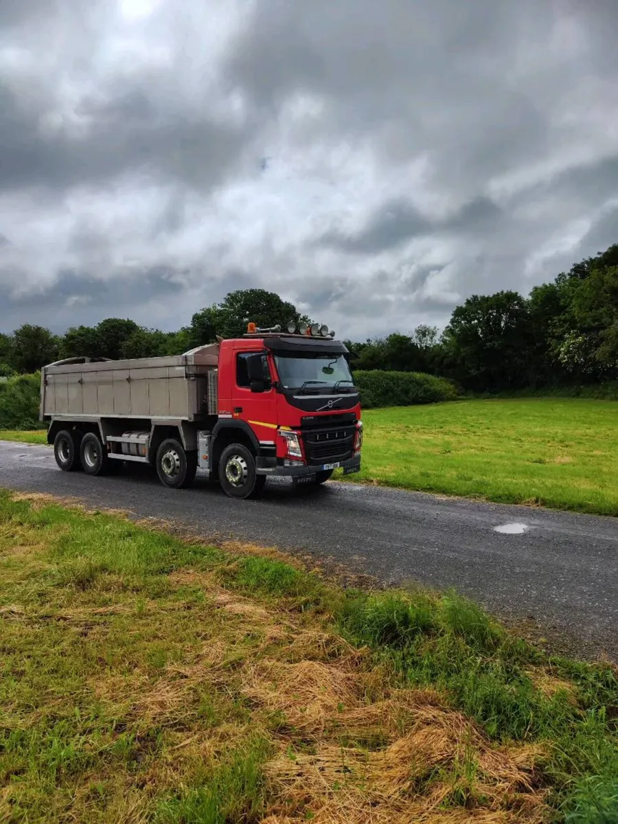 2017 FM Volvo Tipper 460hp - Image 2