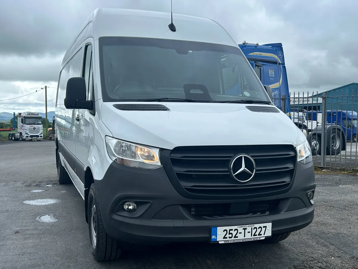 Mercedes-Benz Sprinter 2025 - Image 2