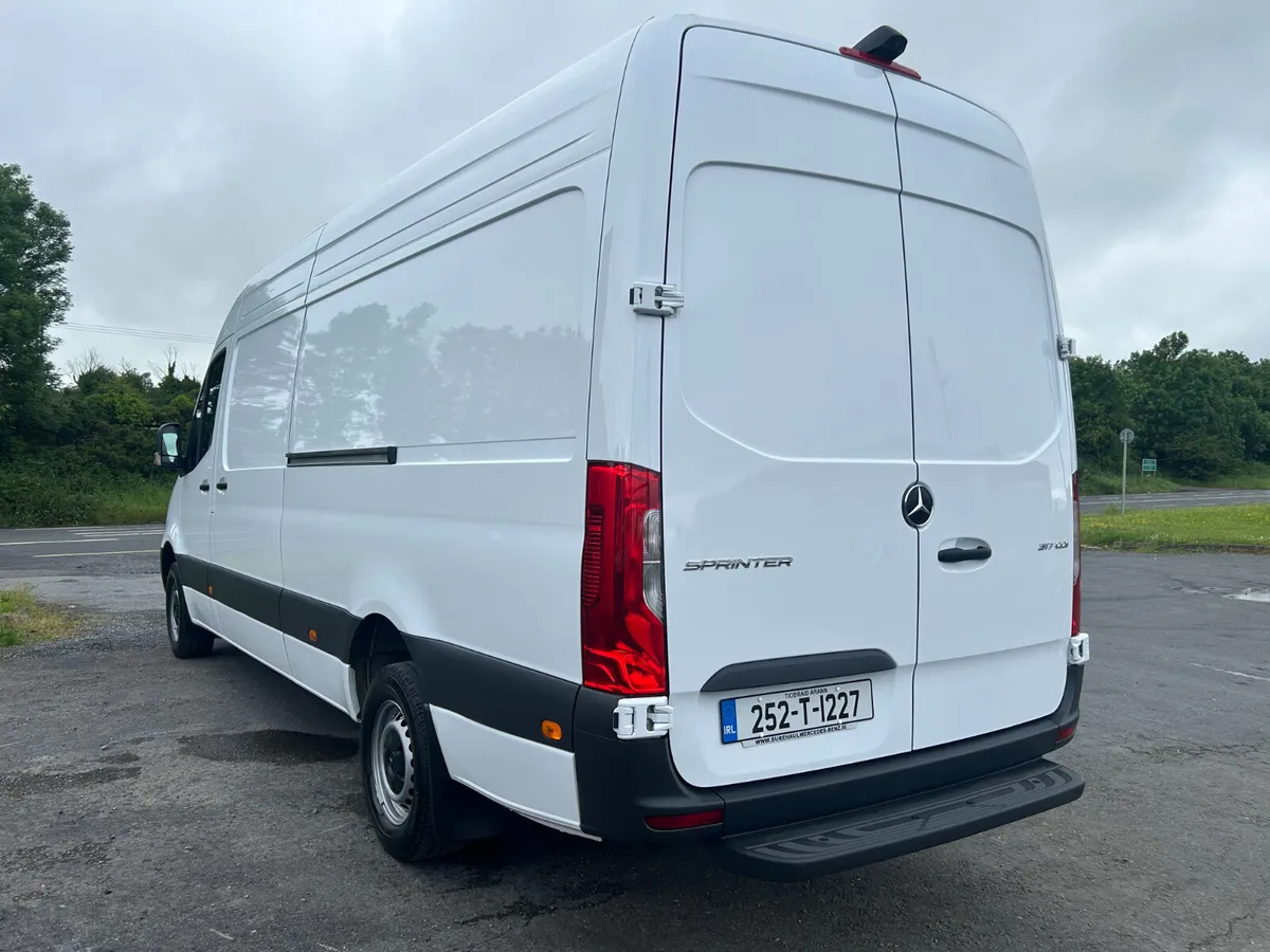 Mercedes-Benz Sprinter 2025 - Image 4