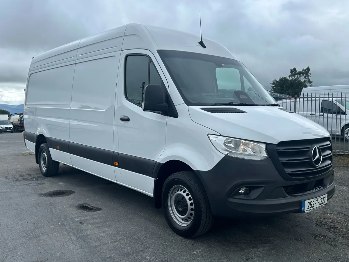 Mercedes-Benz Sprinter 2025 - Image 1