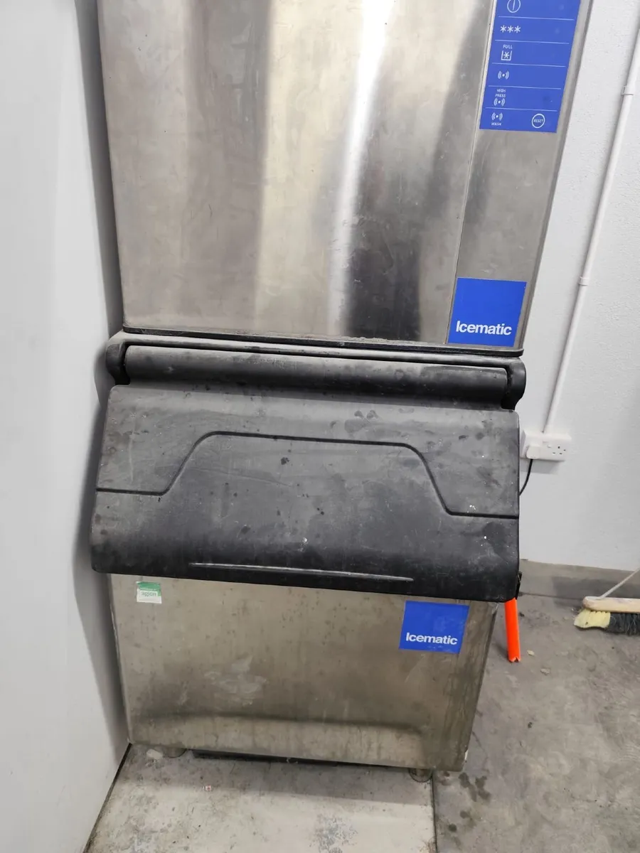Ice machine Icematic insulated storage bin - Image 1