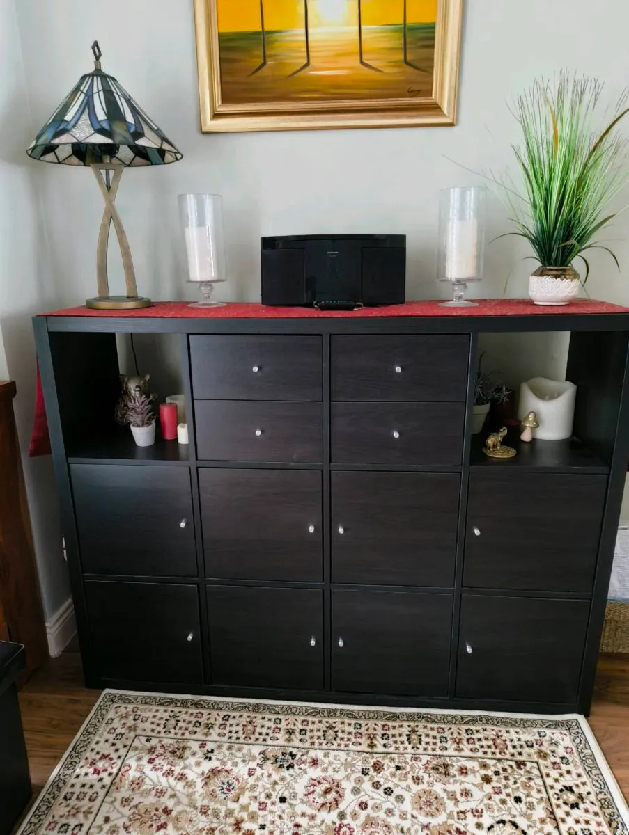 Cube display with storage - Image 1
