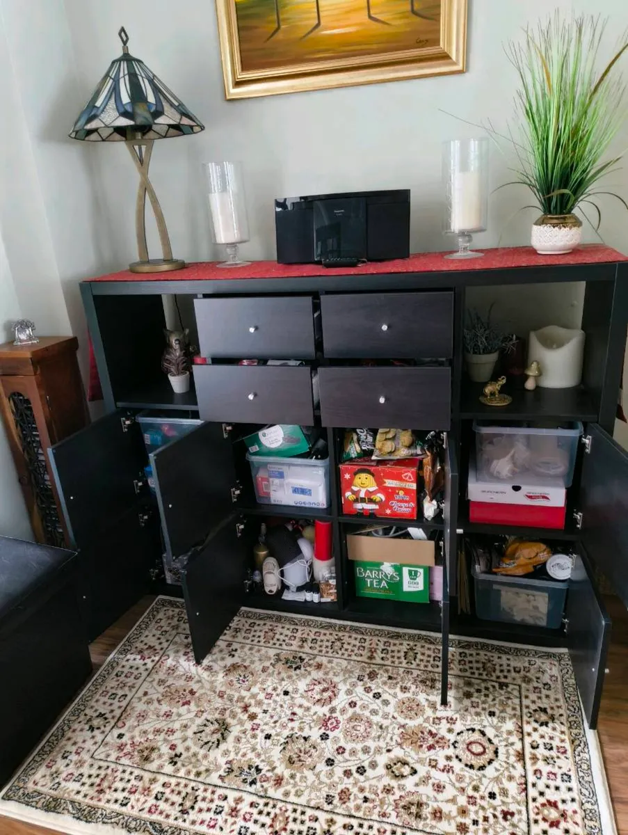 Cube display with storage - Image 2