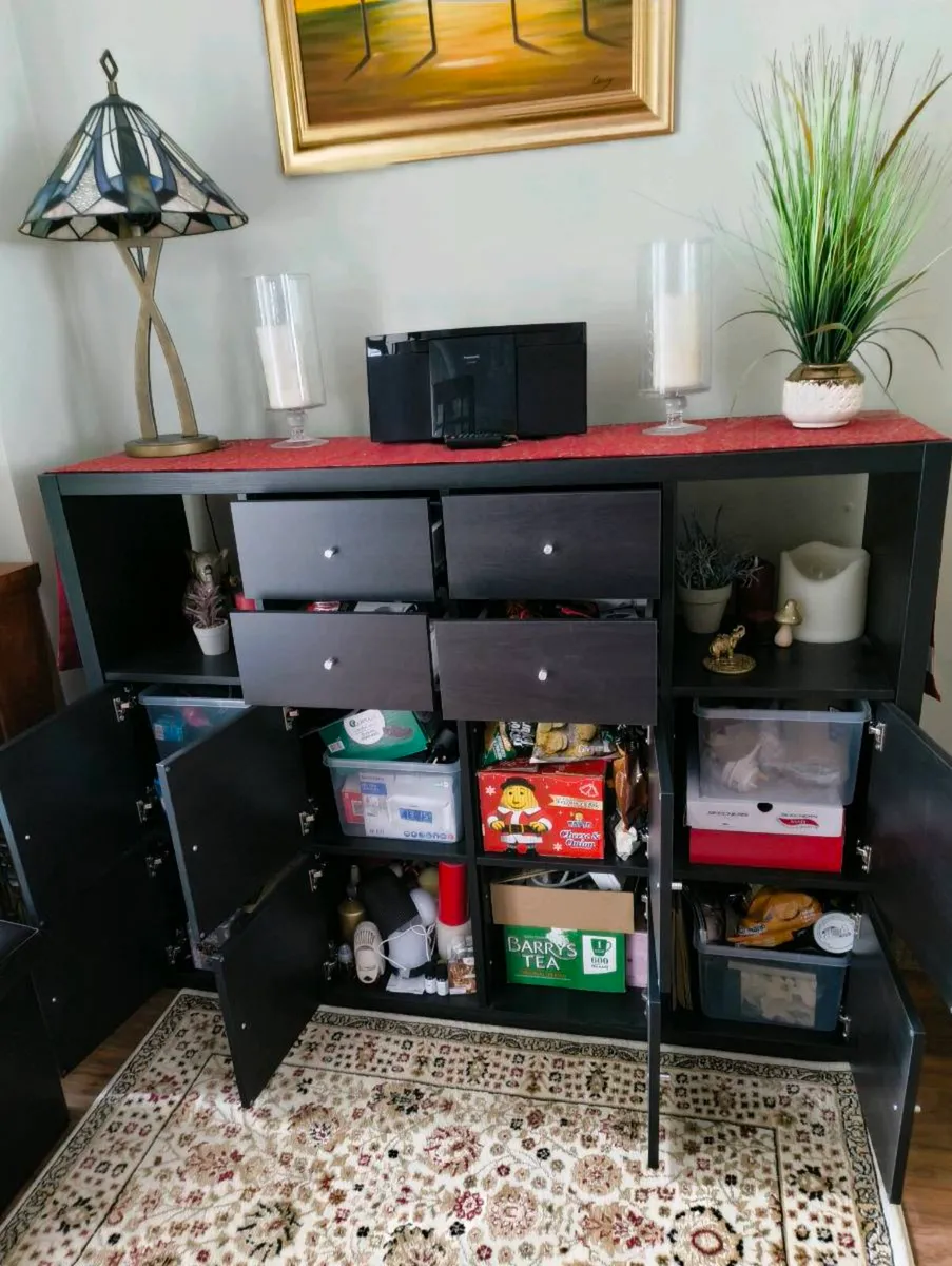 Cube display with storage - Image 3