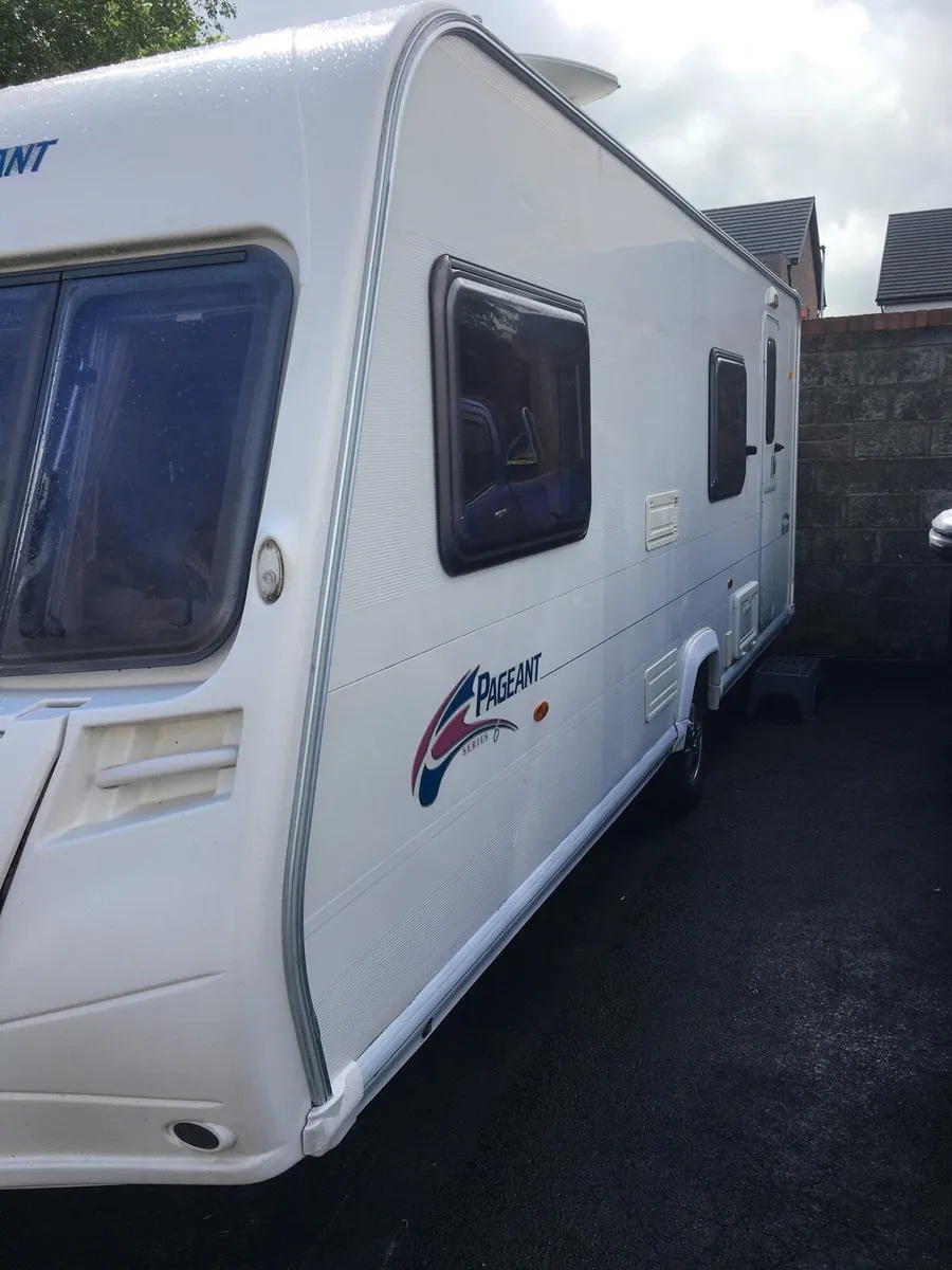 Bailey pageant 6 berth fixed bunk caravan - Image 1