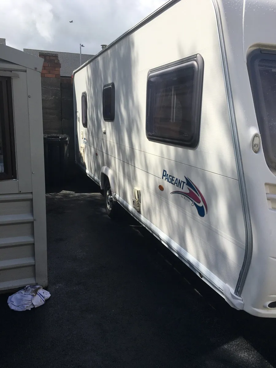 Bailey pageant 6 berth fixed bunk caravan - Image 3