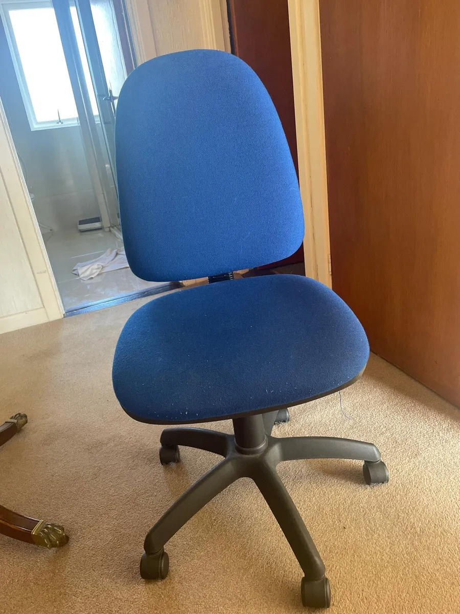Office chair - Image 1