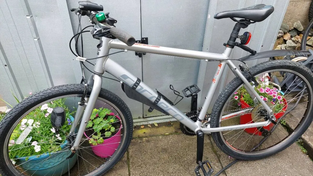 Carrera Hybrid Bike Large Frame - Image 4
