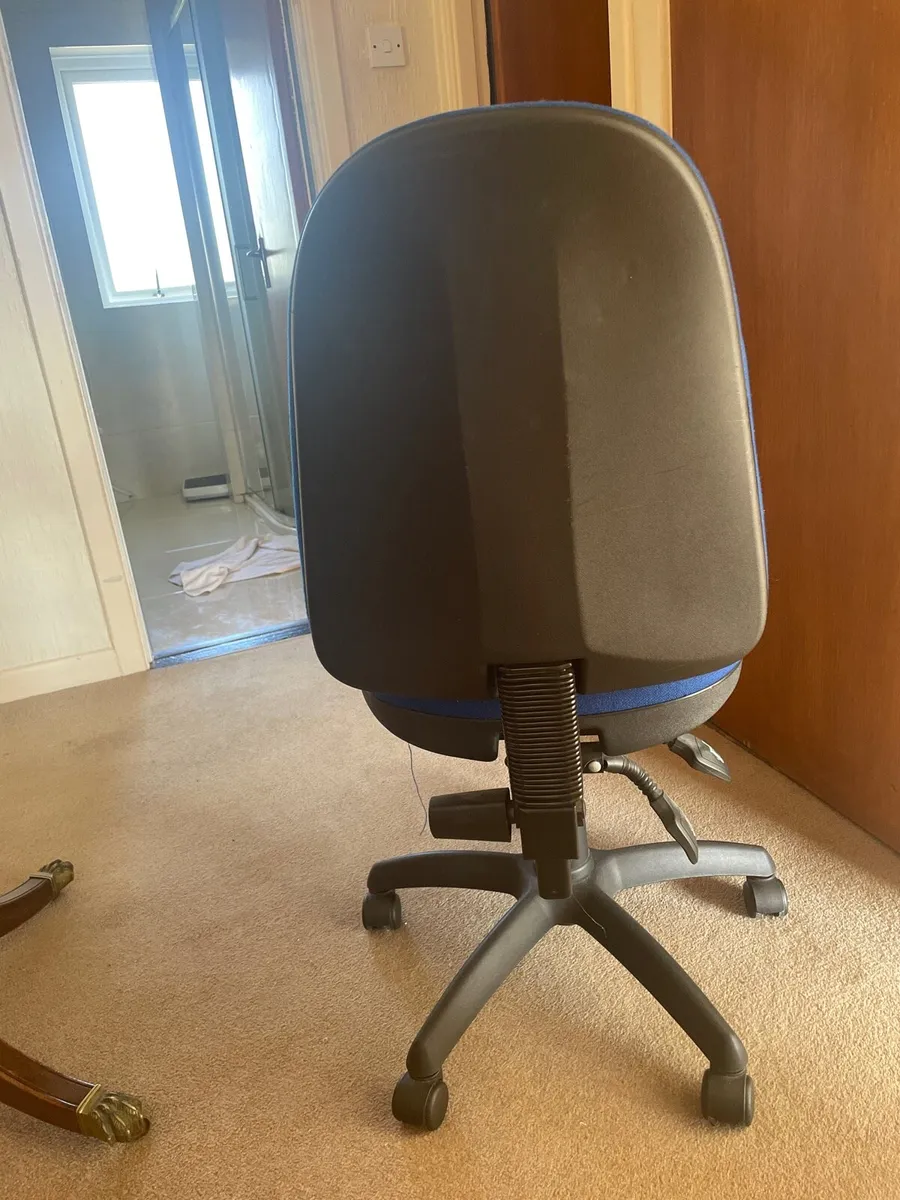 Office chair - Image 3