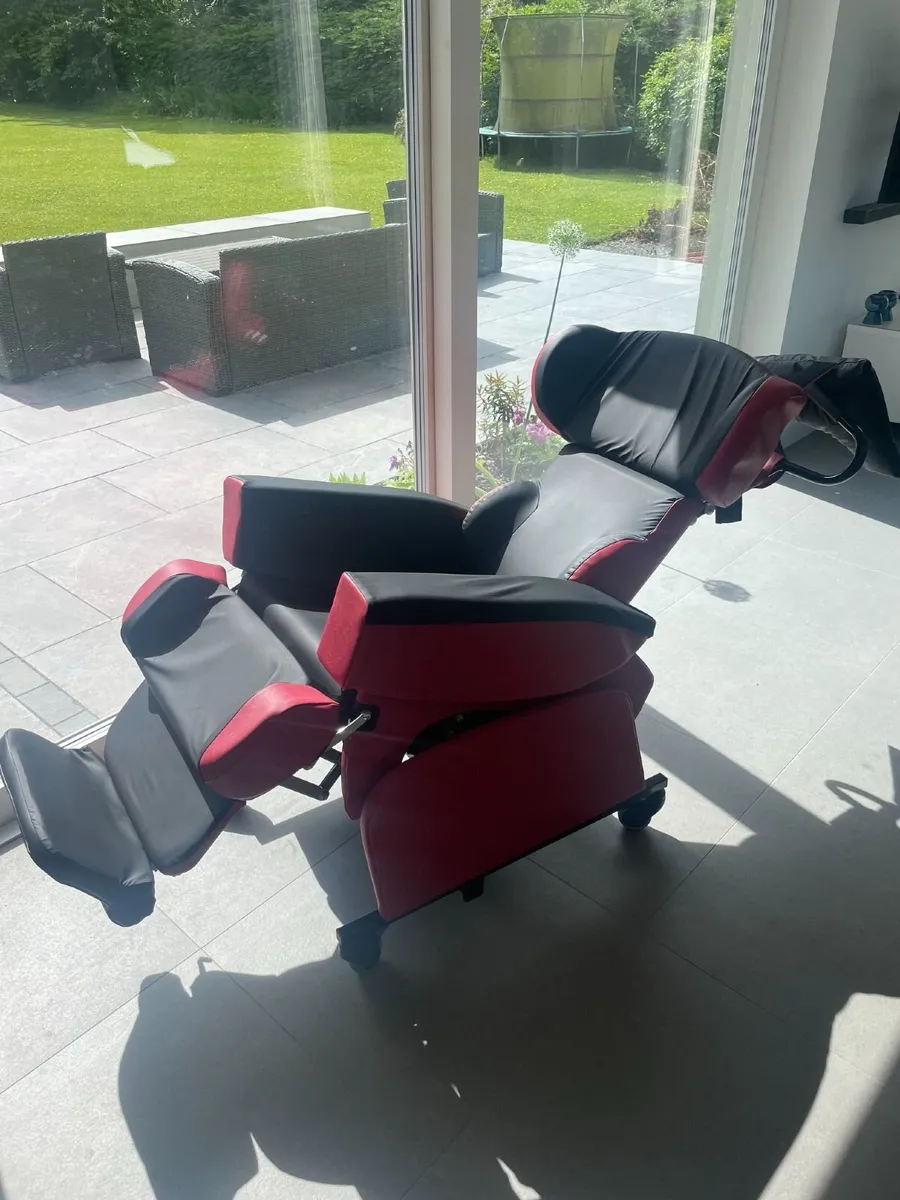 CareFlex HydroFlex Rehabilitation / Wheel Chair - Image 3