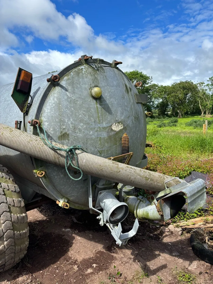 JR 1600 gallon vacuum tanker - Image 3