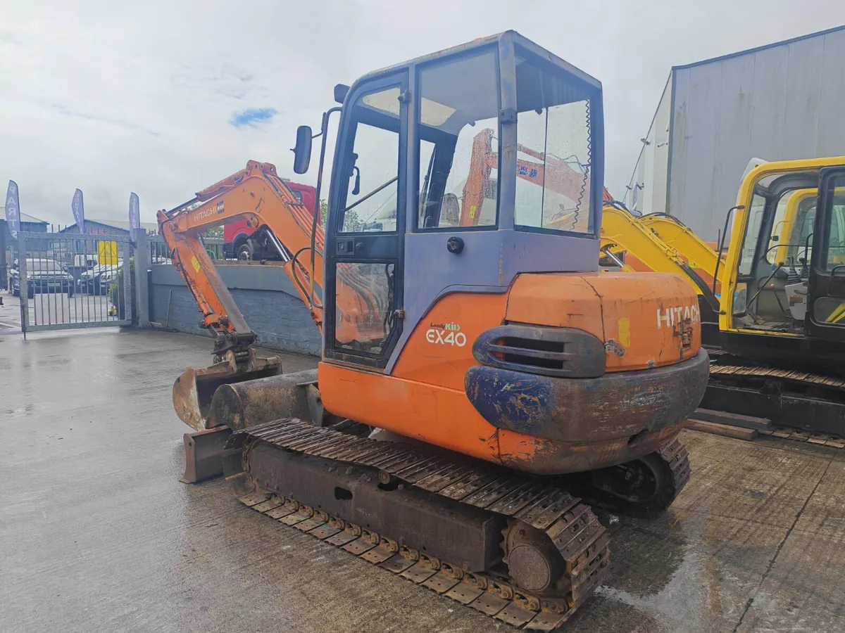 For Sale: Hitachi EX40-2 Mini Excavator - Image 2