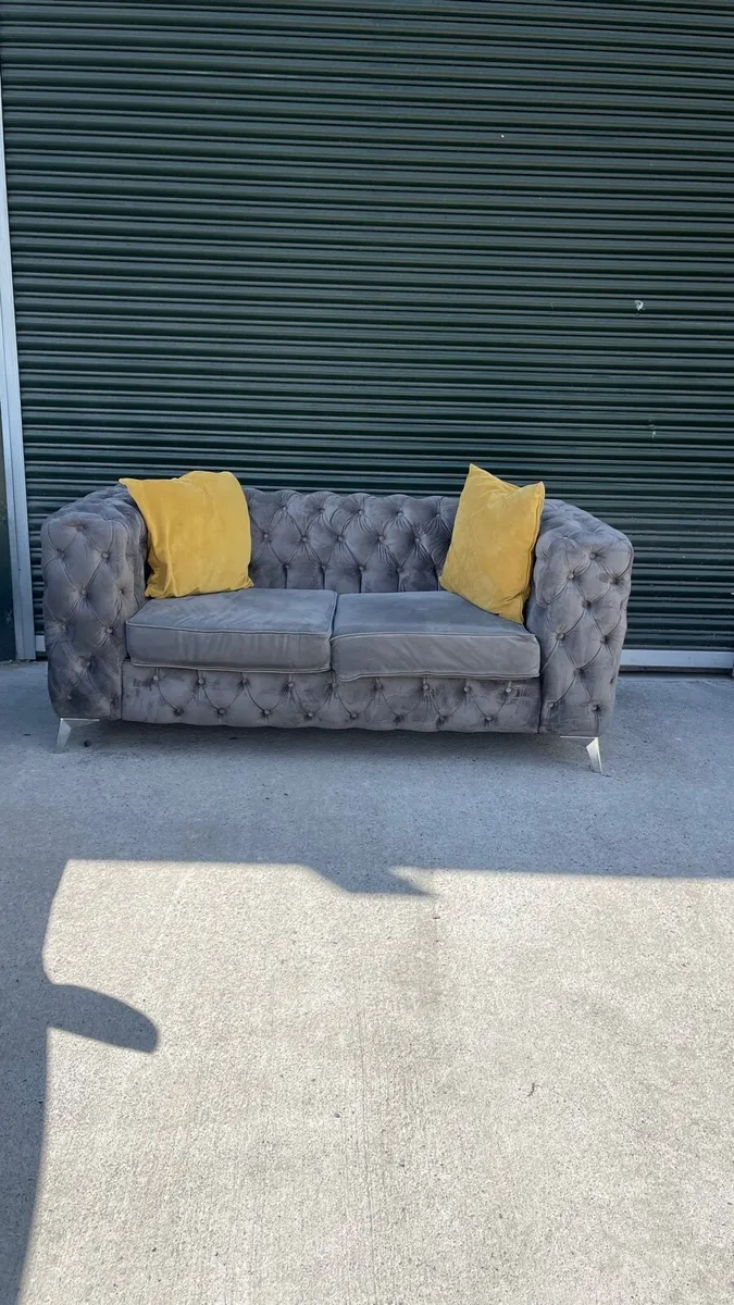 Chesterfield sofa - Image 1