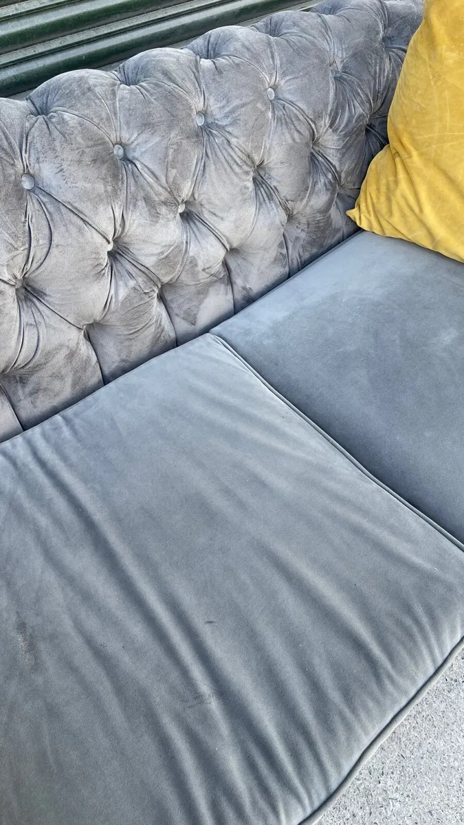 Chesterfield sofa - Image 3