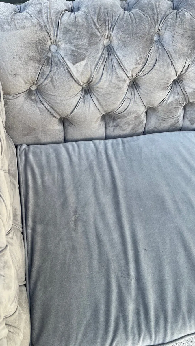 Chesterfield sofa - Image 4