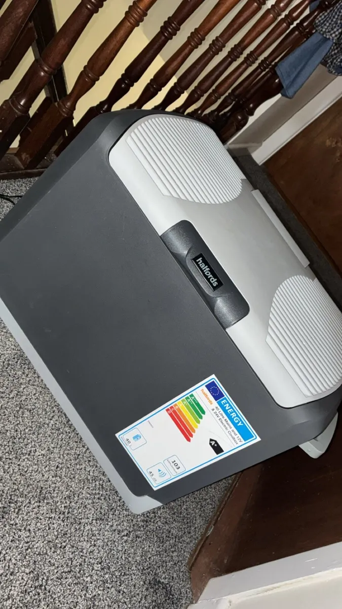 Halford 40 litre electric cool box - Image 1