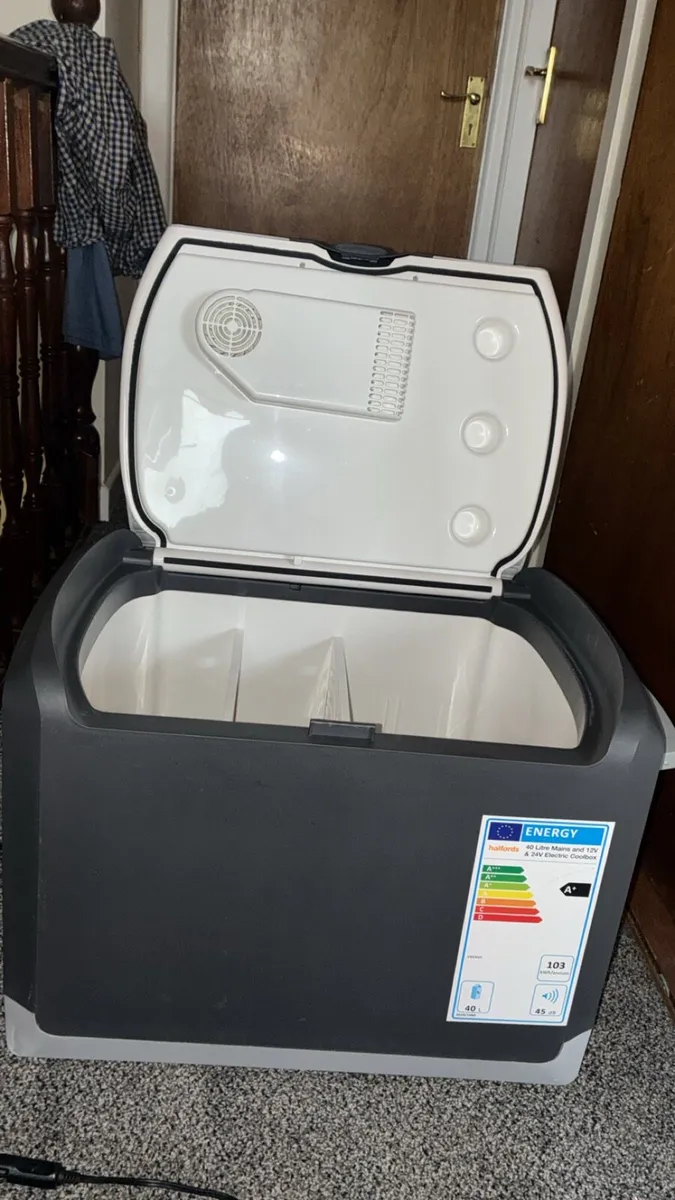 Halford 40 litre electric cool box - Image 2