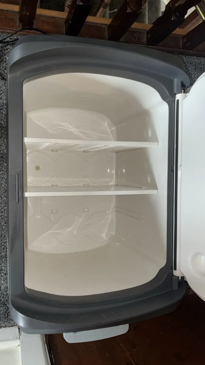 Halford 40 litre electric cool box - Image 3