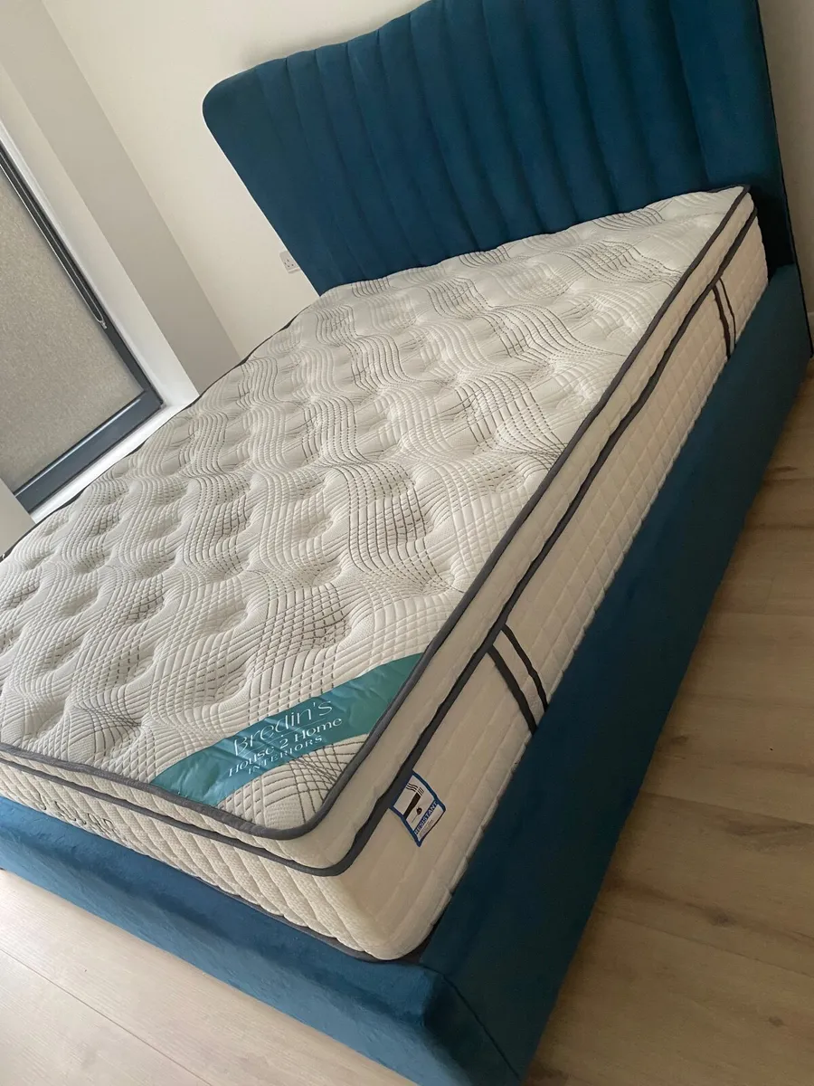 Bed - Image 1