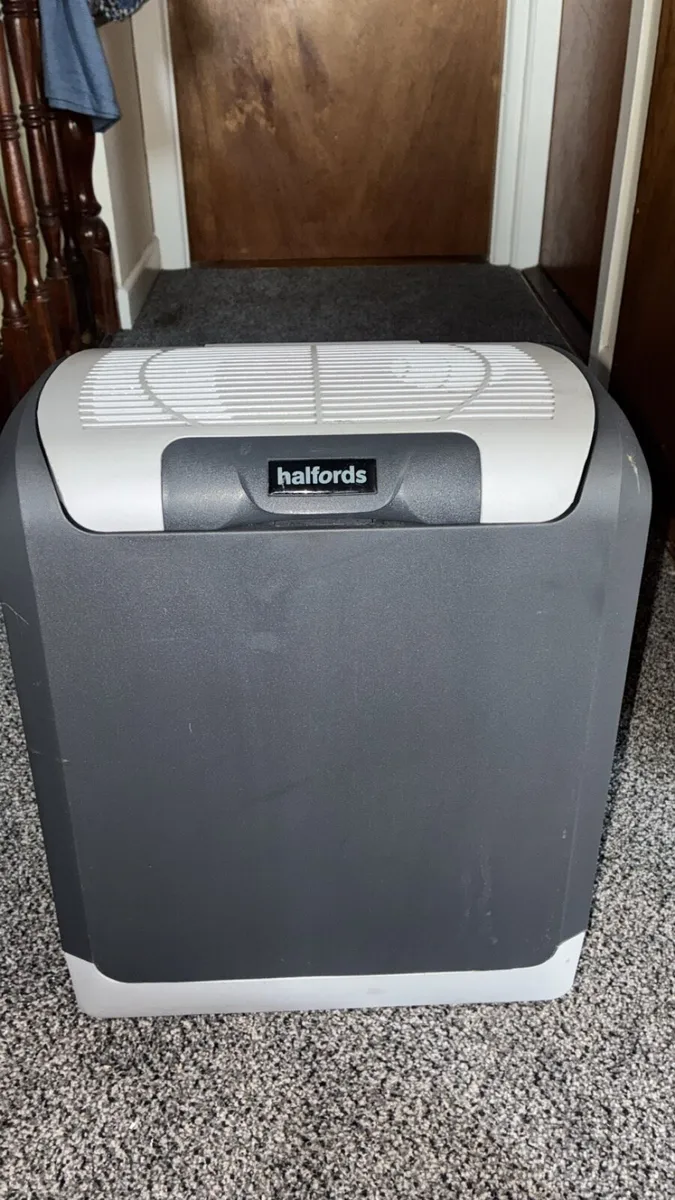Halfords 12.5 litre cool box - Image 1