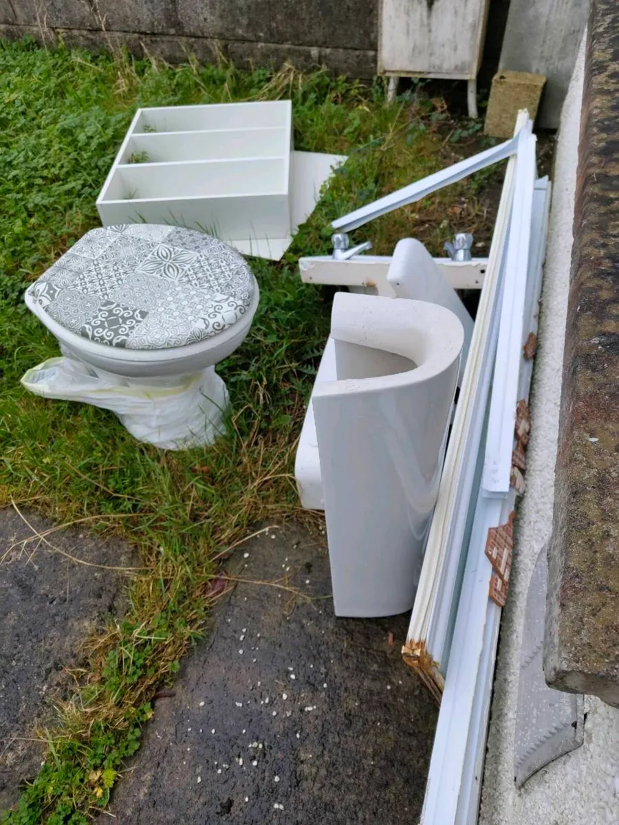 Toilet - Image 3