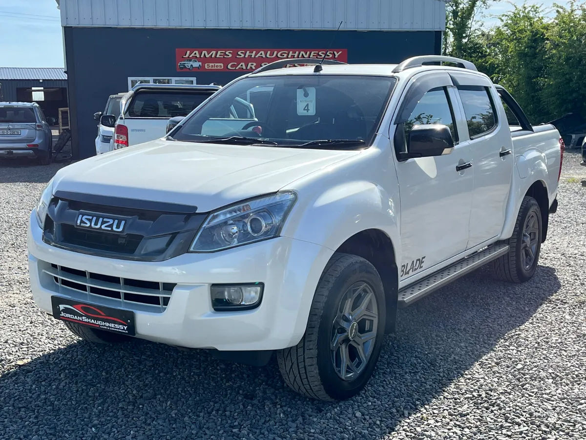 2015 ISUZU DMAX BLADE 2.5 ONLY 64K MILES! - Image 1