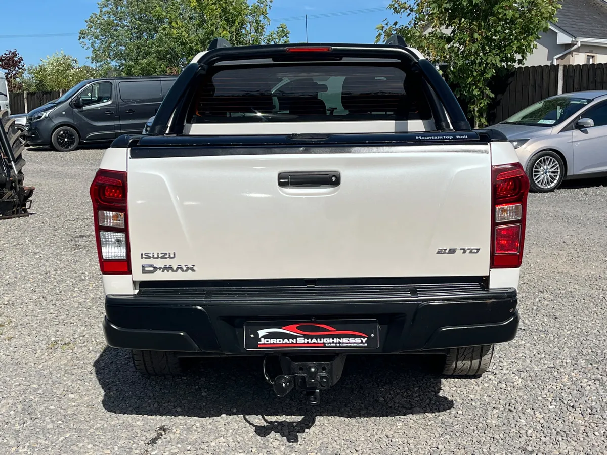 2015 ISUZU DMAX BLADE 2.5 ONLY 64K MILES! - Image 4