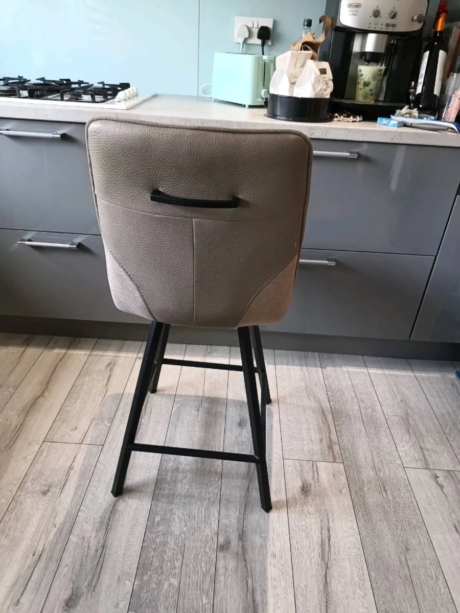 High Stool - Image 4